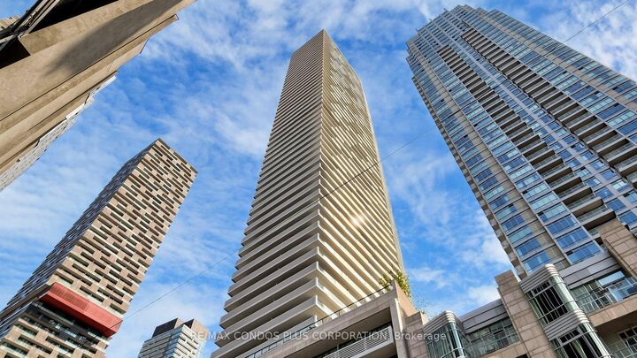 2221 Yonge Street 506 — photo 1