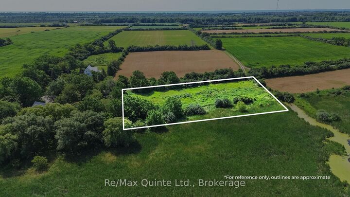 Property Photo: 214 Pleasant Bay Road ON K0K 2J0