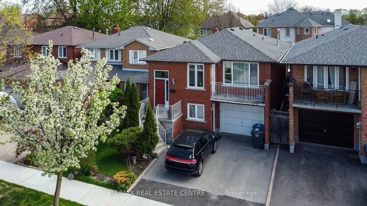 Property Photo: 4386 Curia Crescent ON L4Z 2X3