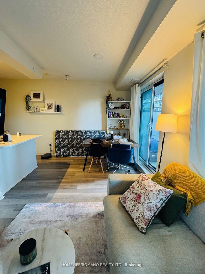 Property Photo: 39 Annie Craig Drive 605 ON M8V 0H1