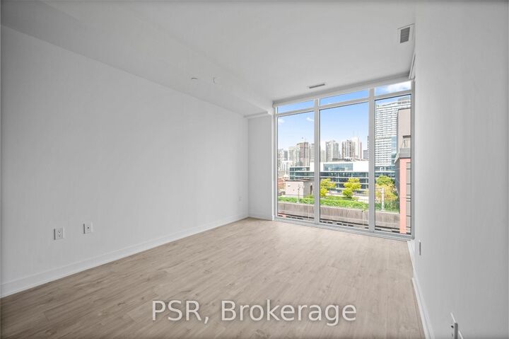 Property Photo:  576 Front Street W 1220  ON M5V 0P8 