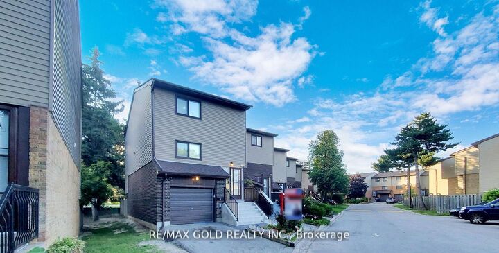 Property Photo: 18 Carleton Place 18 ON L6T 3Z4