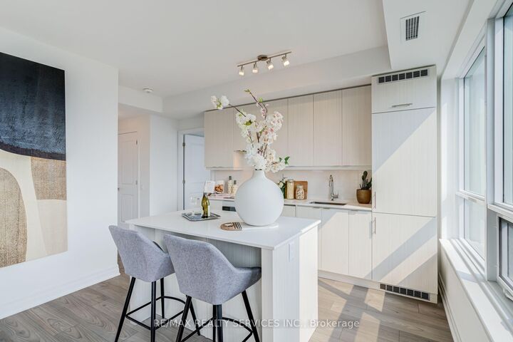 Property Photo: 36 Elm Drive 2909 ON L5B 0N3