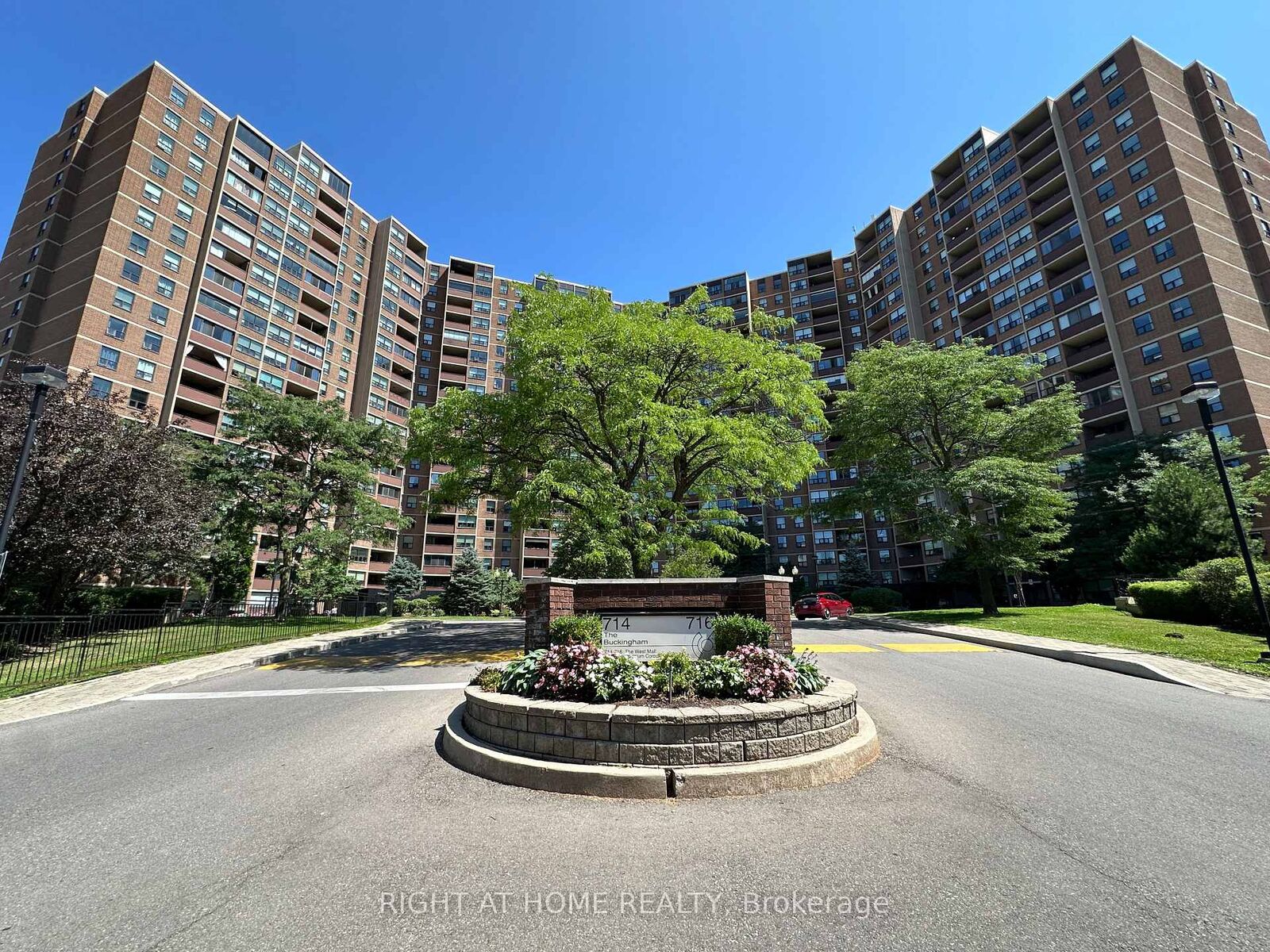 Property Photo:  716 The West Mall N/A 1507  ON M9C 4X6 