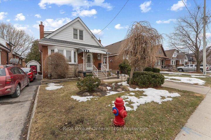 Photo de la propriété:  193 Huxley Avenue S  ON L8K 2R2 