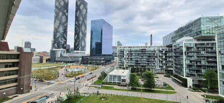 Property Photo:  15 Queens Quay E 724  ON M5E 0C5 