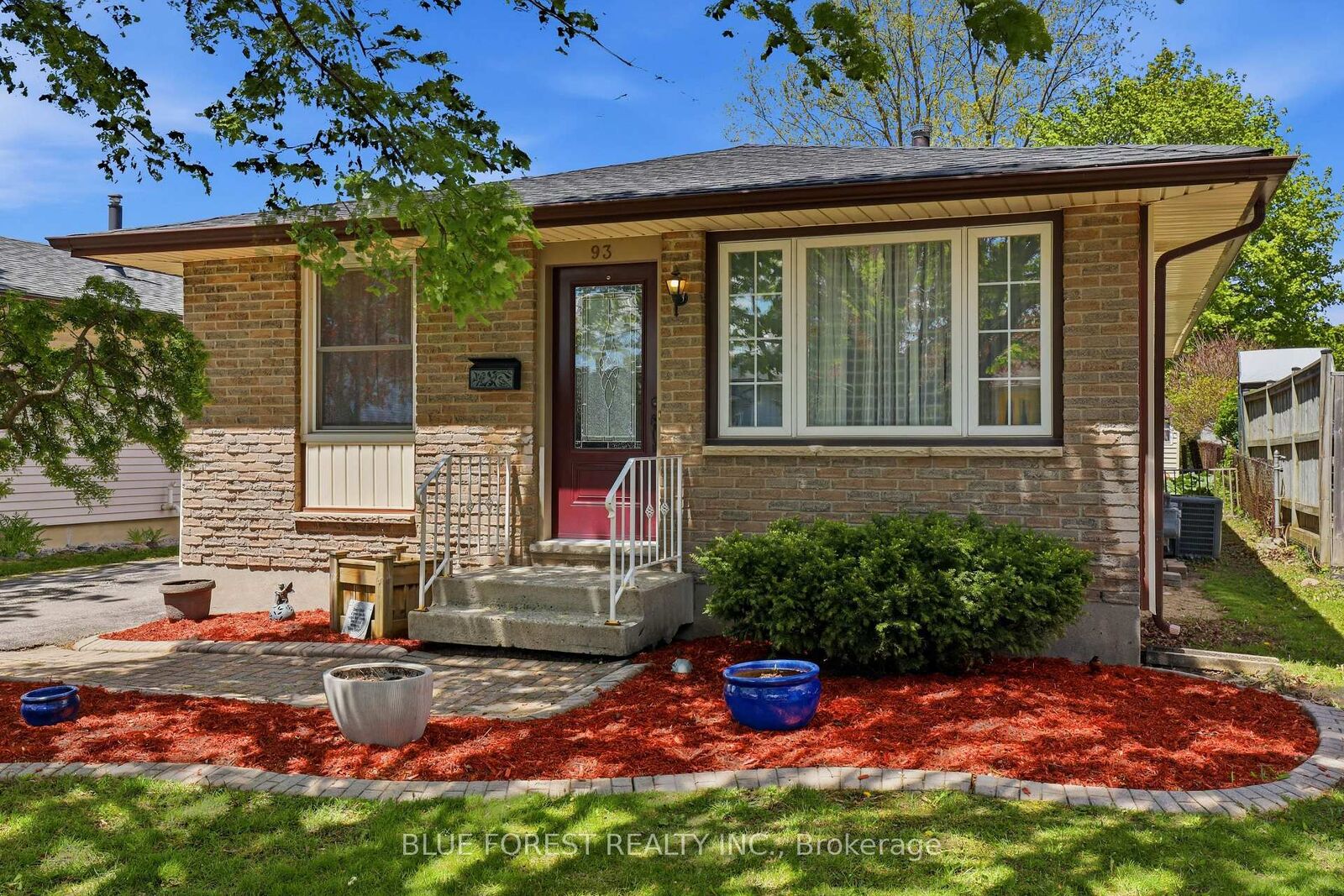 Property Photo:  93 Nicholas Crescent  ON N6E 2E8 