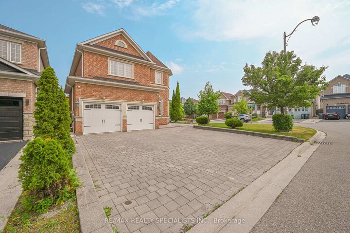 Property Photo: 72 Village Lake Crescent ON L6S 6K1