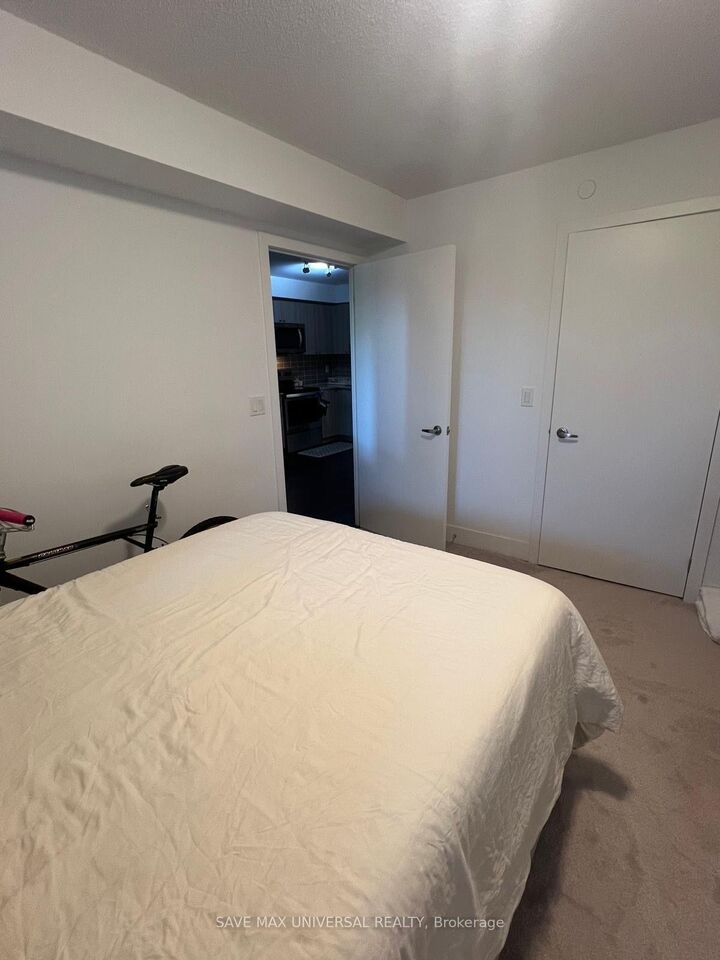 Photo de la propriété:  205 Bayly Street 205  ON L1W 0B6 