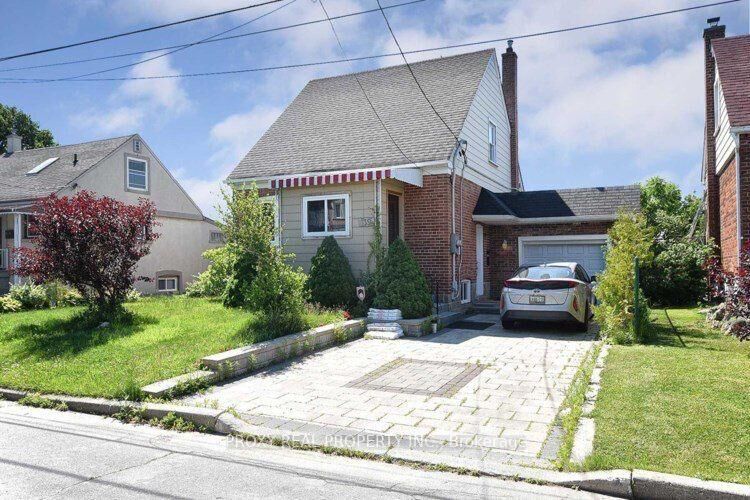 Property Photo:  39 Winston Park Boulevard Bachelor  ON M3K 1C1 
