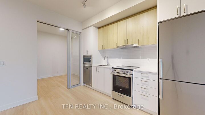Property Photo:  30 Upper Mall Way 2104  ON L4J 0L7 