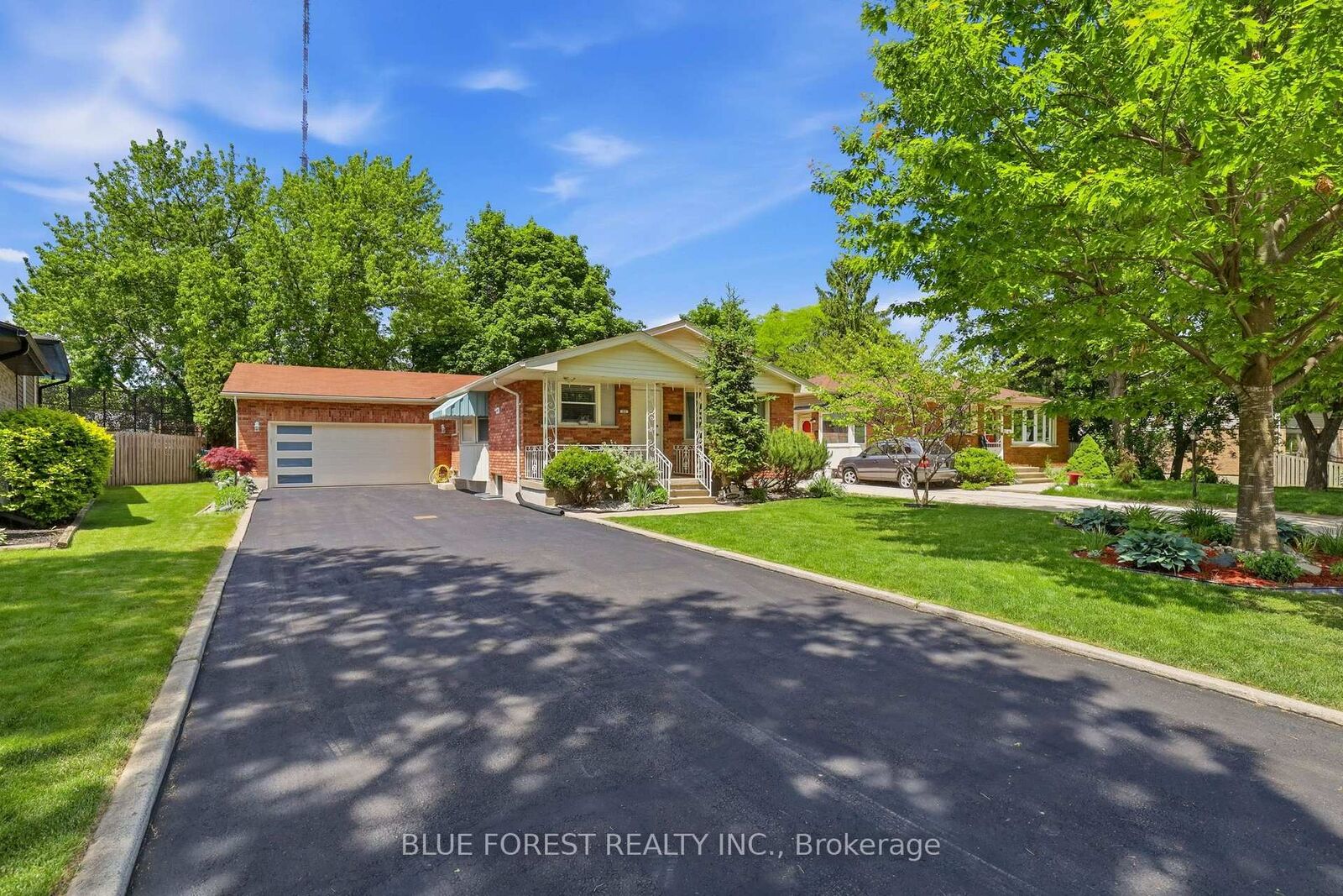 Property Photo: 11 Hillsborough Road ON N6J 2E7