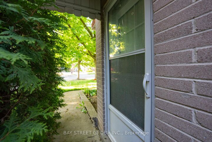 Property Photo:  394 Centre Street E Lower  ON L4C 1B7 