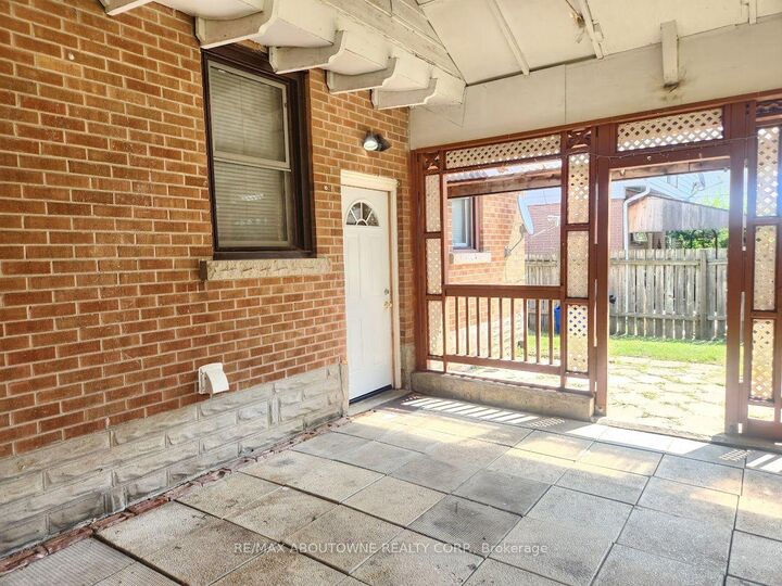 Property Photo: 26 Grandfield Street Lower ON L8T 2H2