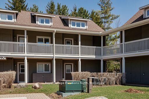 Property Photo:  926 Cedar Pointe Court 5  ON L9Y 5C7 
