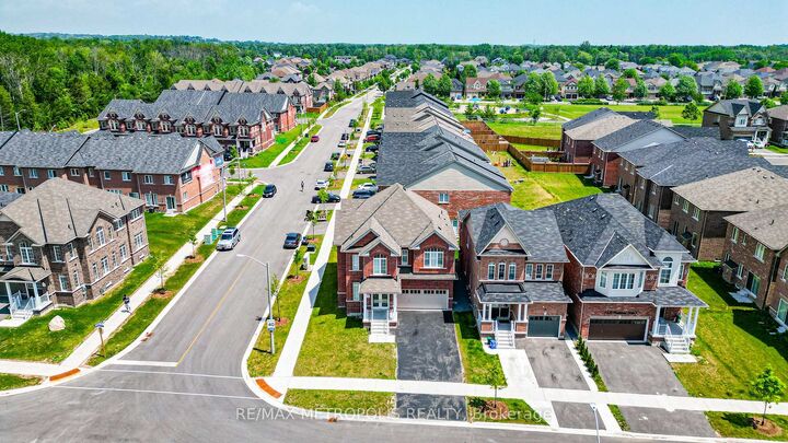 Property Photo:  647 Fleetwood Drive  ON L1K 2V7 