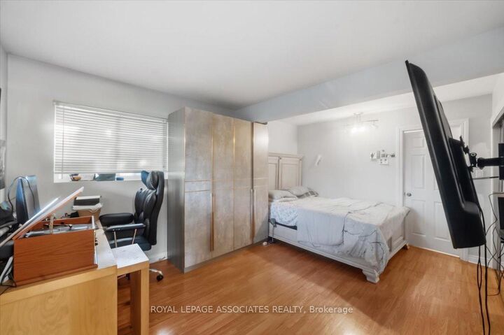 Property Photo: 239 Island Road ON M1C 2R1