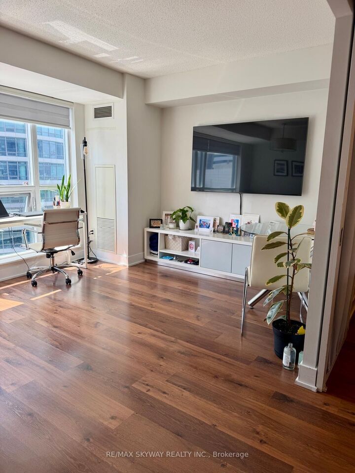Property Photo:  20 Blue Jays Way 919  ON M5V 3W6 