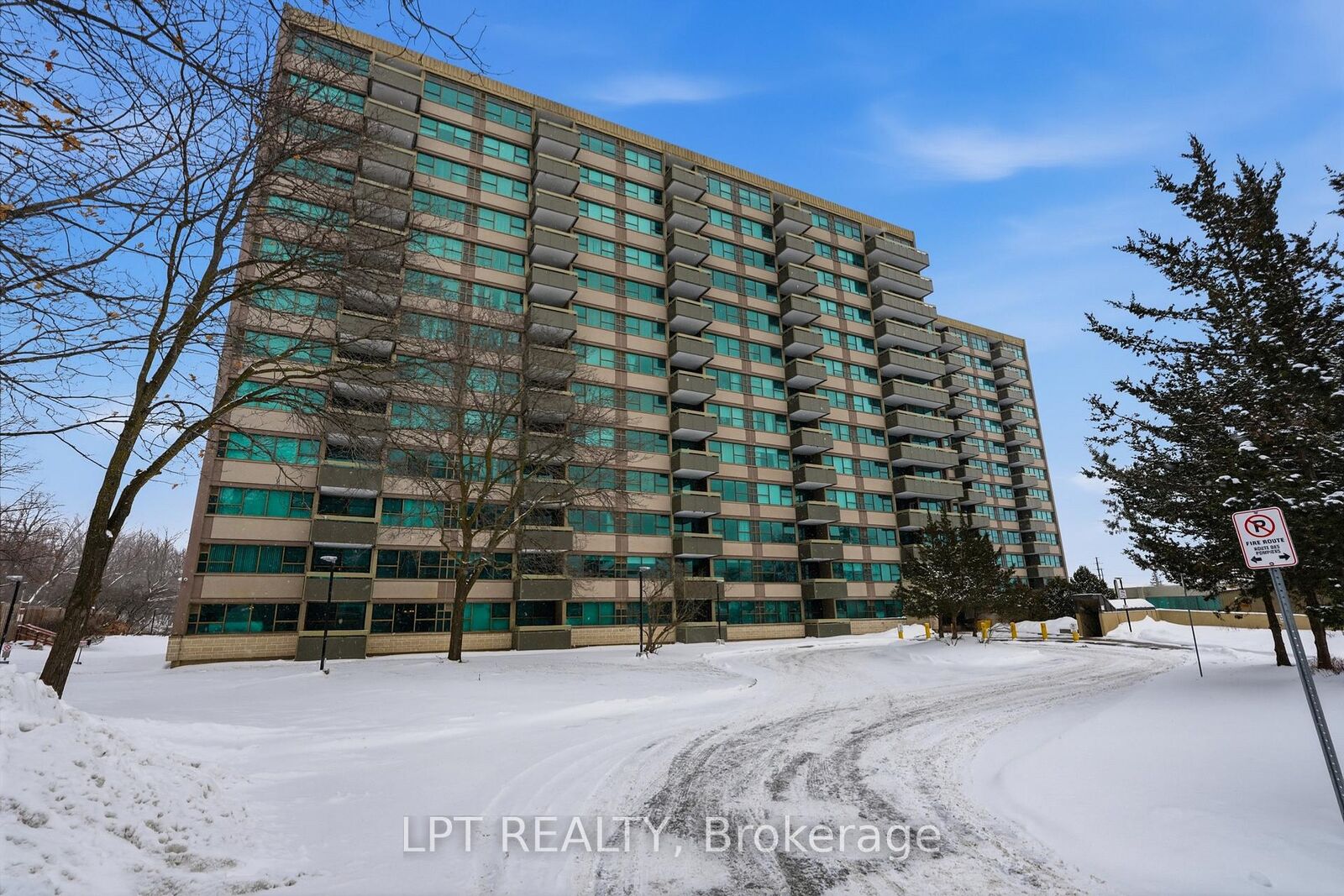 Property Photo:  555 Brittany Drive 10  ON K1K 4C5 