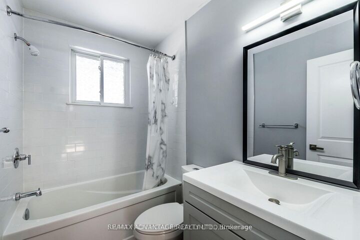 Property Photo:  162 Speight Boulevard Main  ON N5V 3J5 
