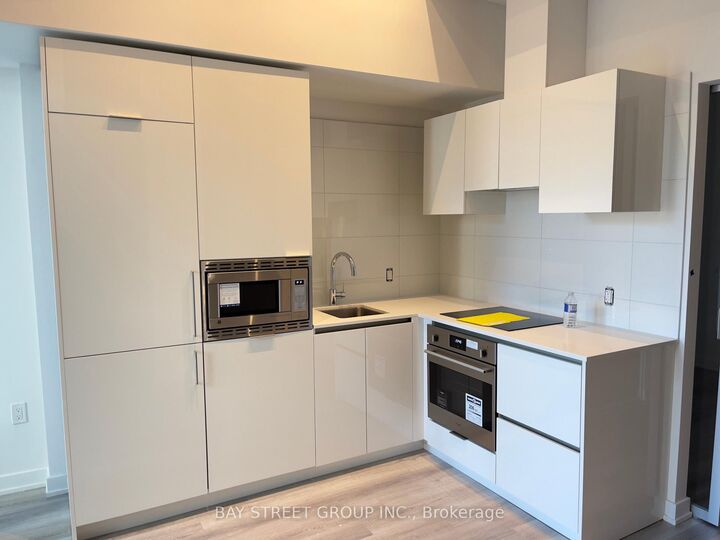 Property Photo: 121 St Patrick Street 1116 ON M5T 3C1