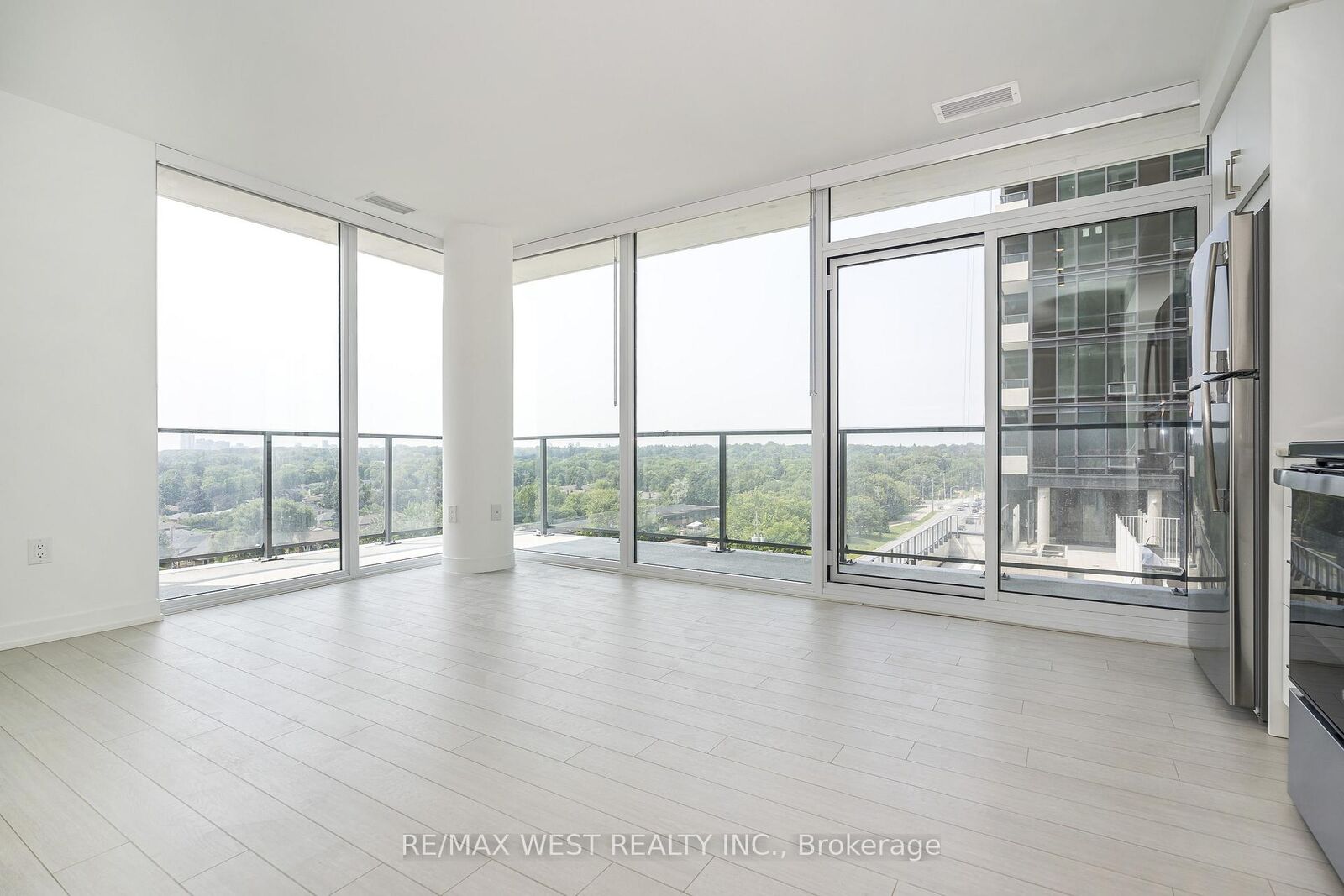 Property Photo:  4010 Eglinton Avenue 815  ON M9A 0G5 