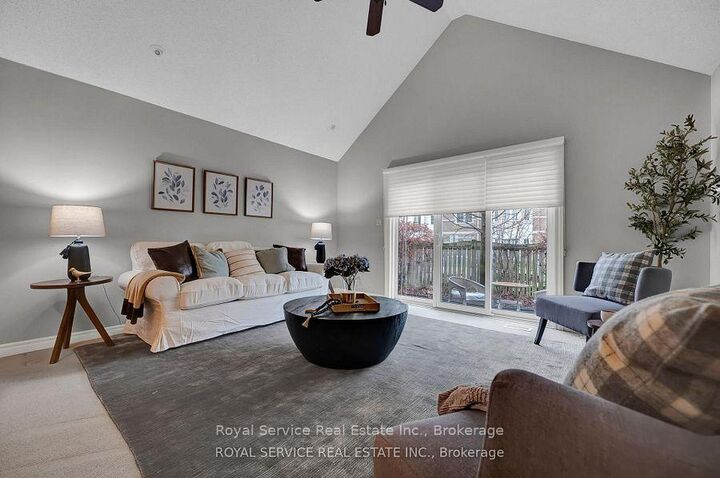 Property Photo: 350 Lakebreeze Drive 5 ON L1B 0A2