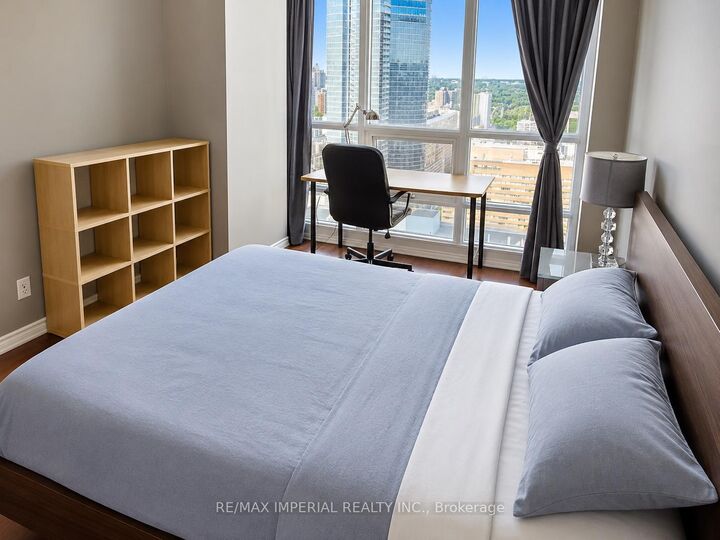Property Photo: 761 Bay Street 3304 ON M5G 2R2