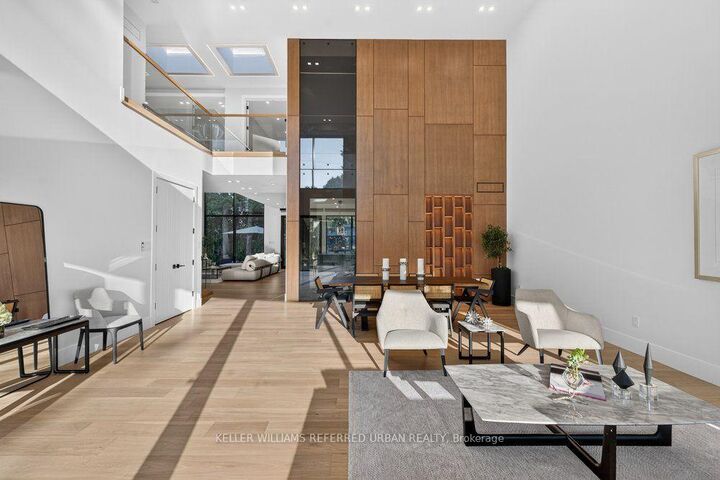11 Knowles Crescent — photo 1
