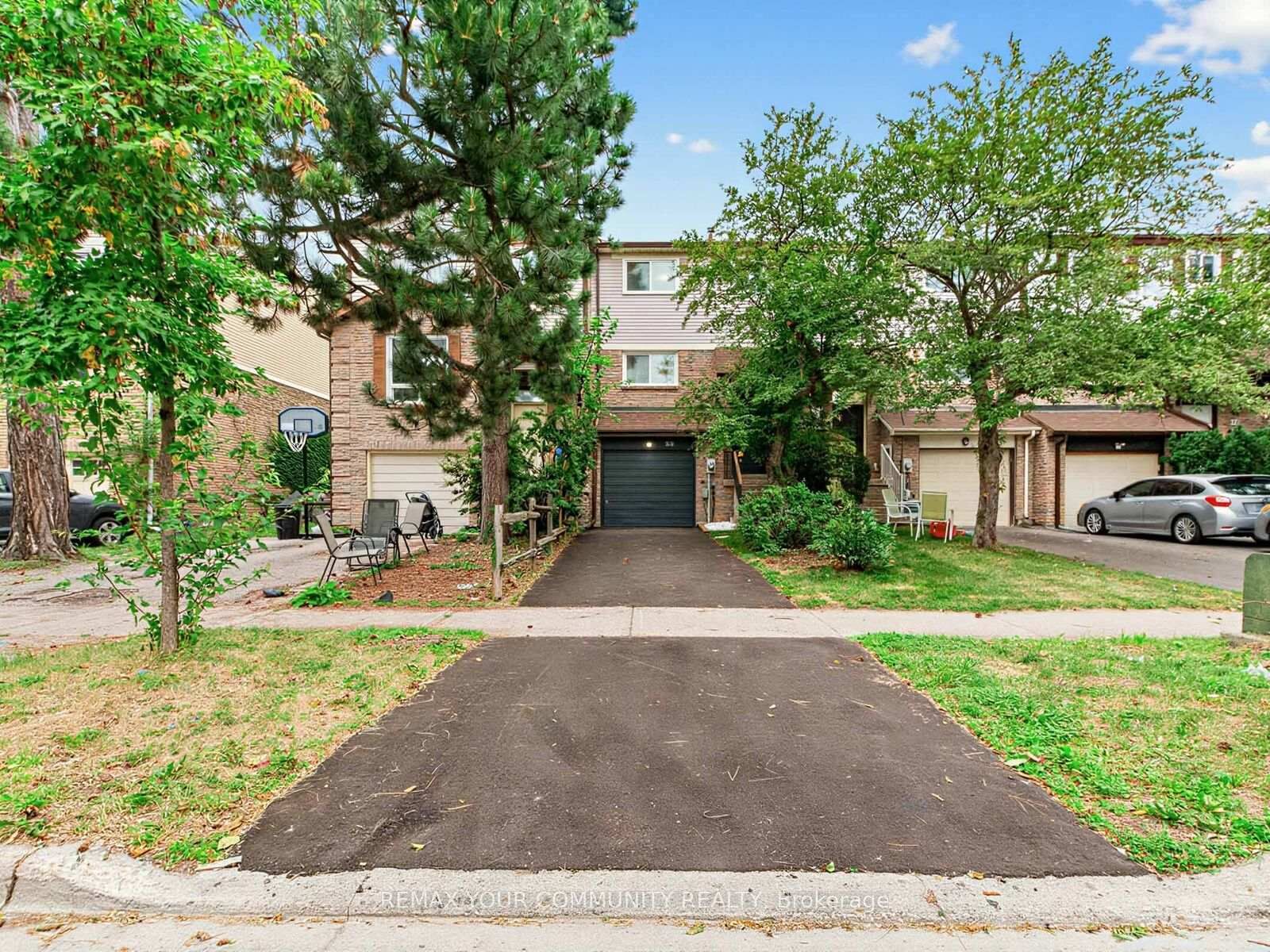 Property Photo: 88 Dana Crescent ON L4J 2R5
