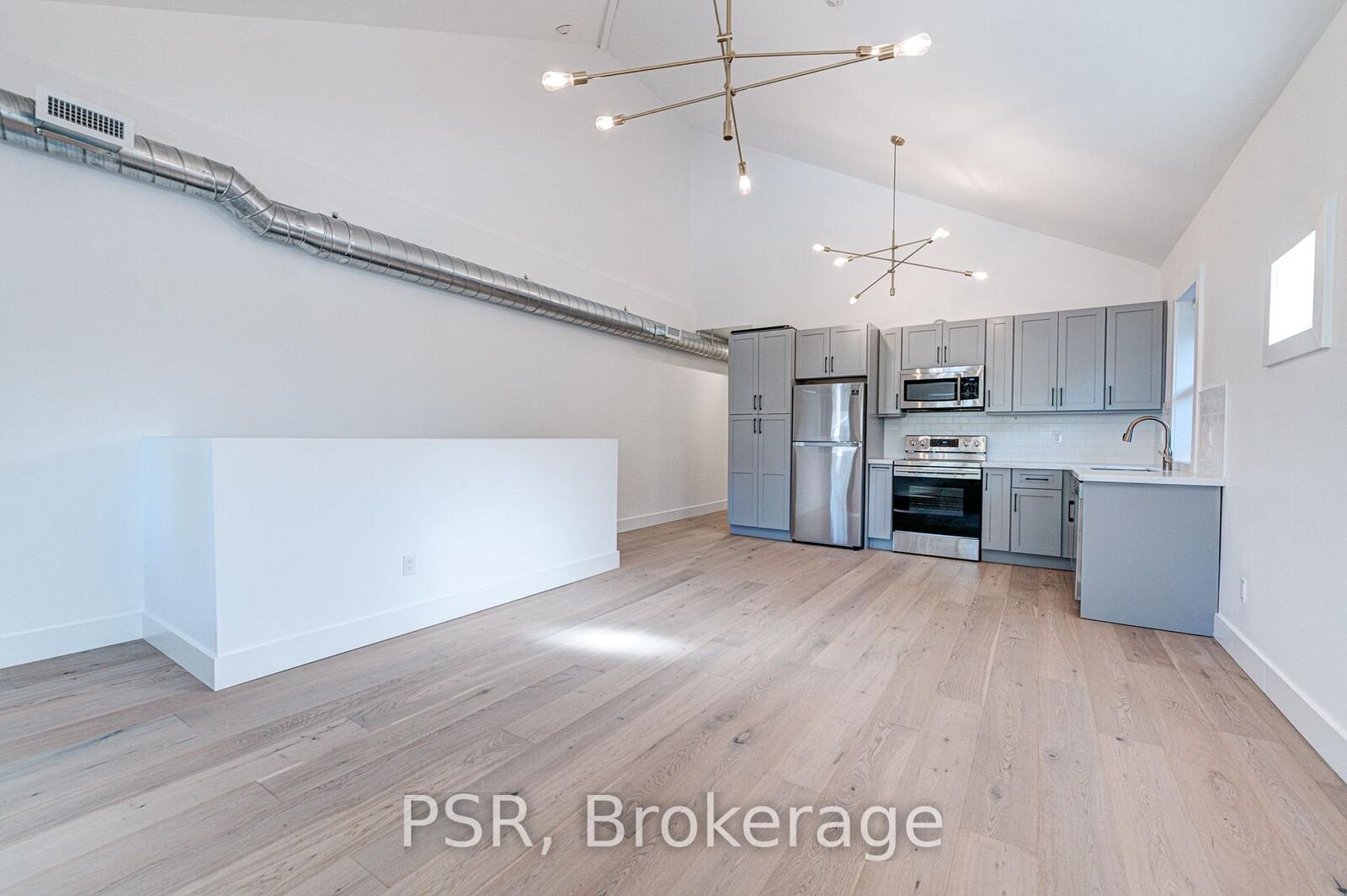 Property Photo:  87 Hammersmith Avenue Main  ON M4E 2W3 