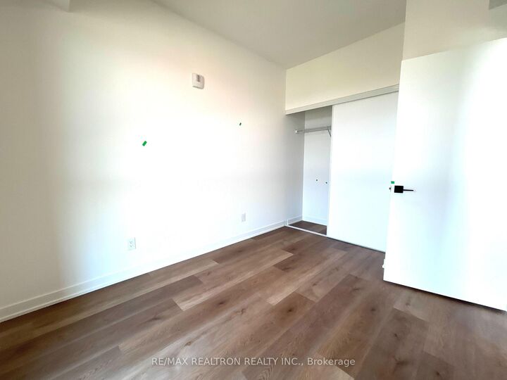 Property Photo:  33 Erie Avenue  ON N3S 0K7 