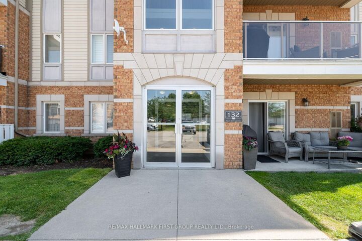 Property Photo:  132 Aspen Springs Drive 202  ON L1C 0H1 