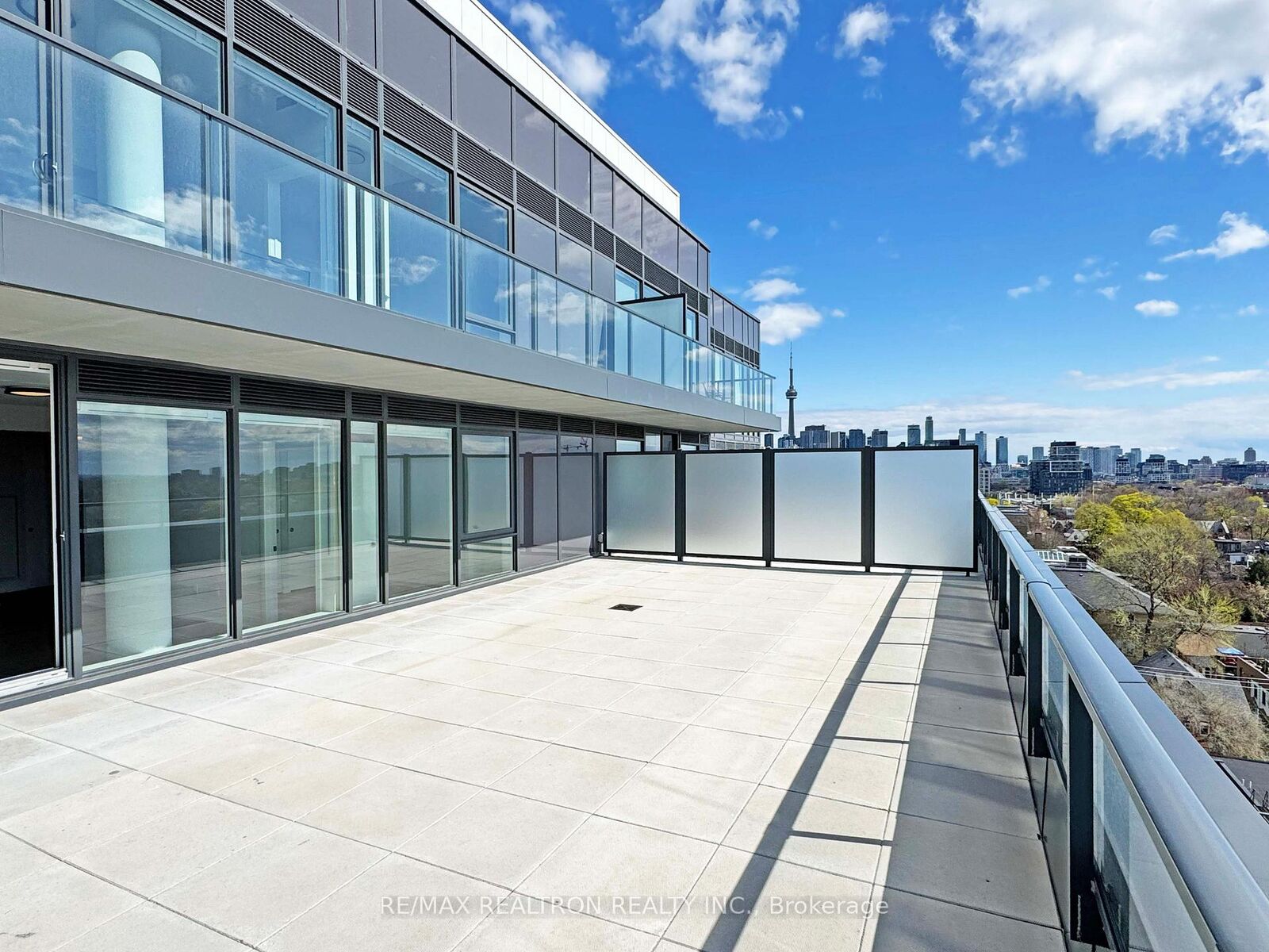 Property Photo:  664 Spadina Avenue 1001  ON M5S 2H7 