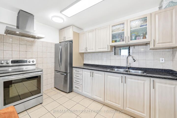 Property Photo:  335 Driftwood Avenue 709  ON M3N 2P3 