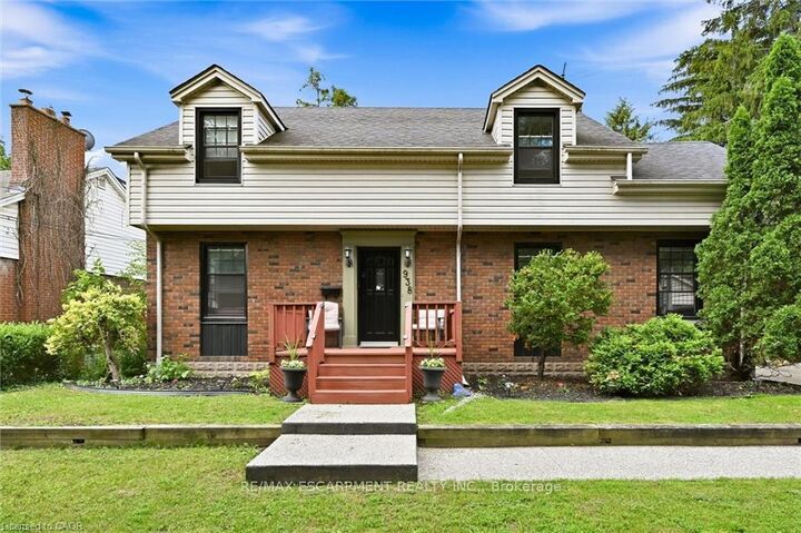 Property Photo: 938 Cloverleaf Drive ON L7T 3Y9