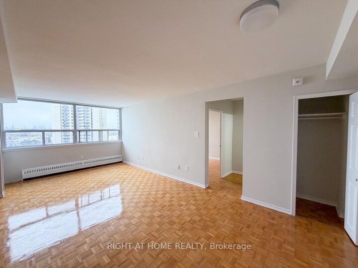 Photo de la propriété:  1440 Lawrence Avenue W 205  ON M6L 1B2 
