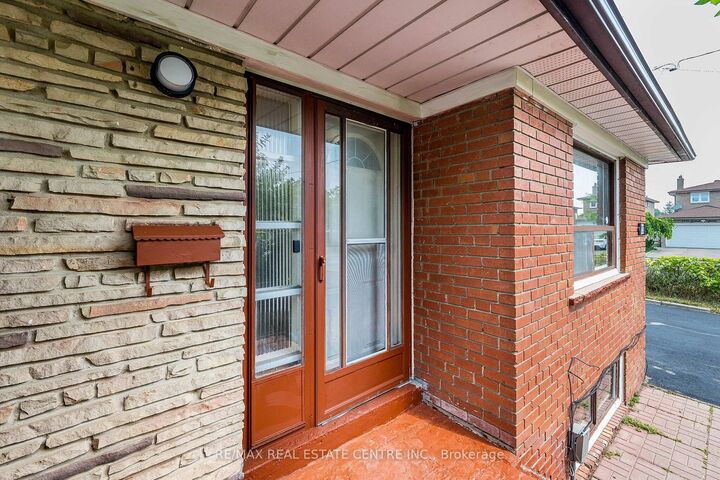 Property Photo: 7053 Harwick Drive ON L4T 3A3