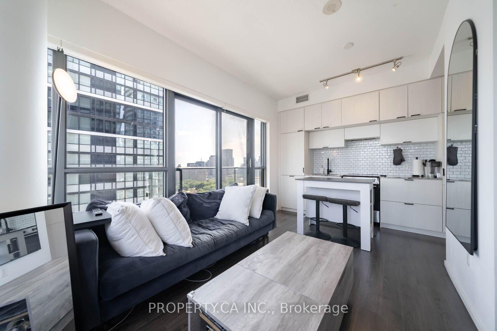 Property Photo:  159 Dundas Street E 1506  ON M5B 1E4 