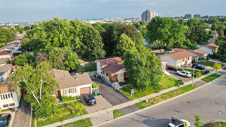 Property Photo: 52 Madoc Drive ON L6V 1Z9