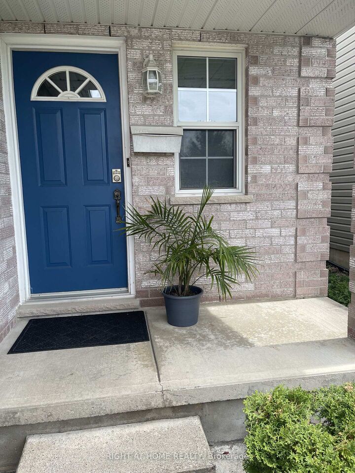 Property Photo:  33 Phair Crescent Room 2  ON N5Z 5B5 