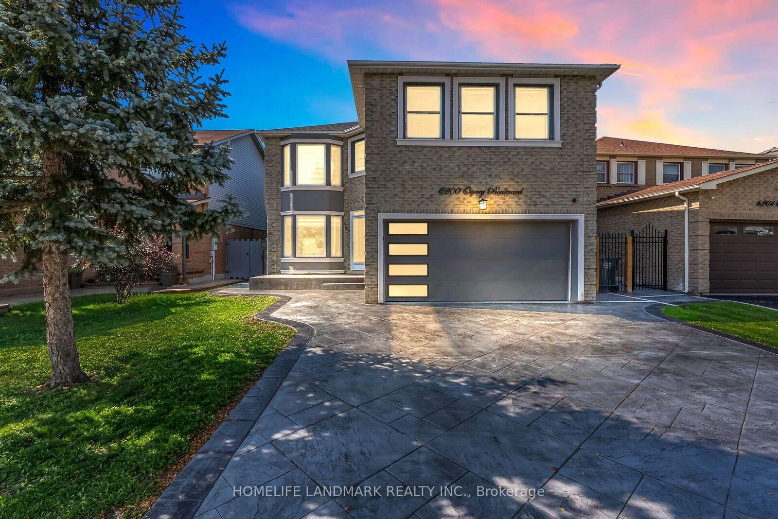 Property Photo: 6200 Osprey Boulevard ON L5N 5W4