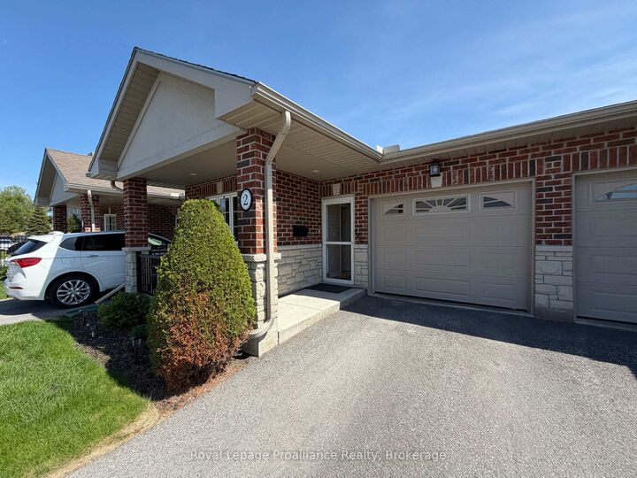 Property Photo: 16 Lane Avenue 2 ON K8P 0B1