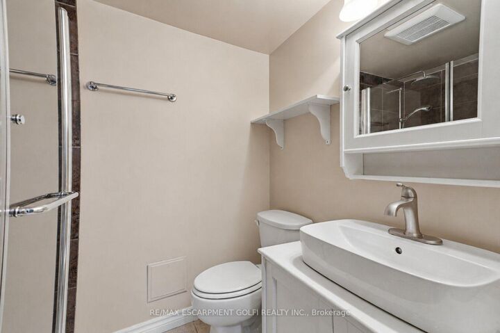 Property Photo:  7 Gale Crescent B3  ON L2M 7M8 