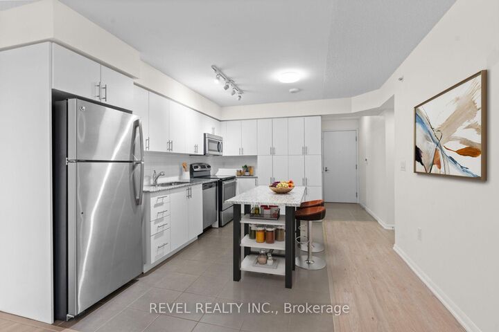 Property Photo:  830 Lawrence Avenue W 510  ON M6A 0B6 