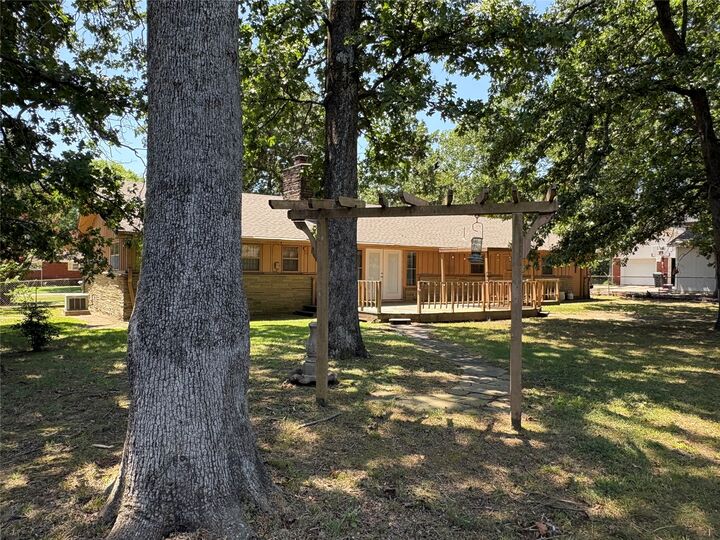 Property Photo: 717 E Seneca Street E OK 74464