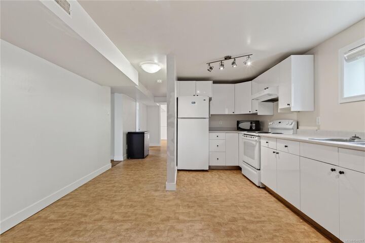 Property Photo: 1819 Dunnett Cres BC V8N 2P4