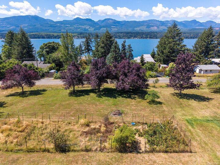 Property Photo: 2570 Piercy Rd BC V0R 1T0