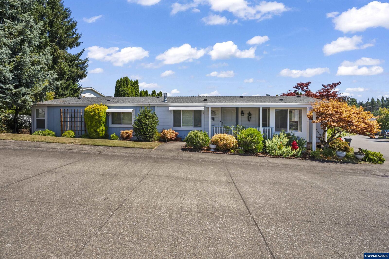 Property Photo:  2120 Robins  #111 Ln SE #111  OR 97306 
