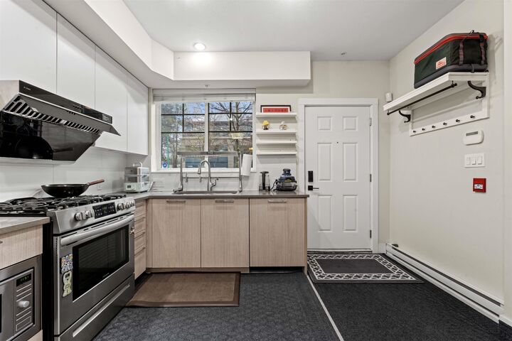 Property Photo: 5132 Canada Way 7 BC V5E 0C3